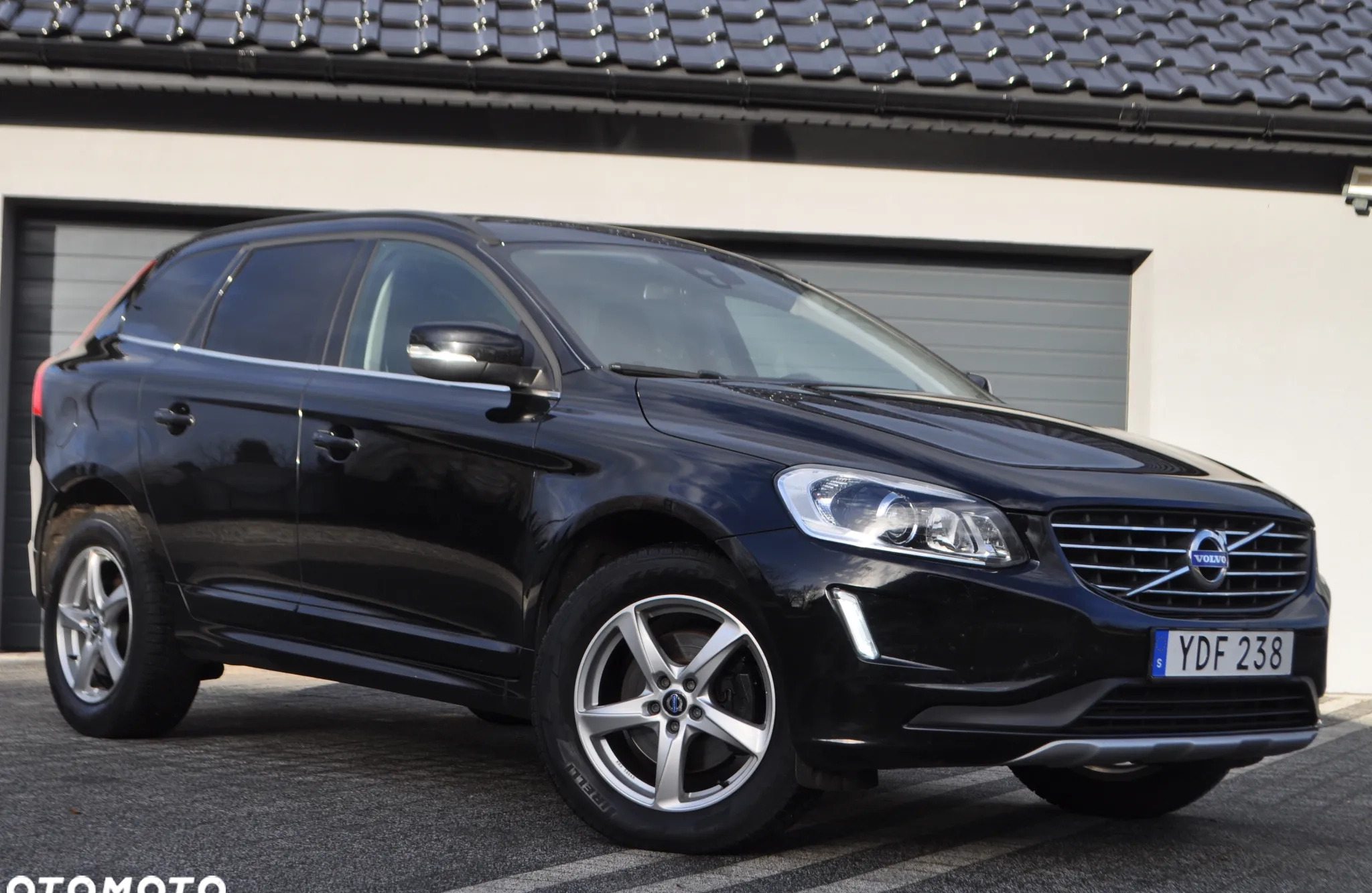 Volvo XC 60 cena 82999 przebieg: 125000, rok produkcji 2016 z Legnica małe 781